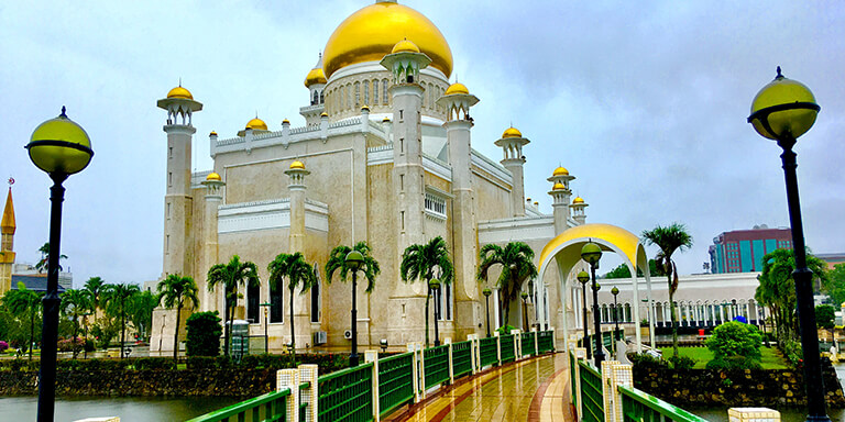 スルタン・オマール・アリ・サイフディン・モスク（Sultan Omar Ali Saifuddin Mosque）